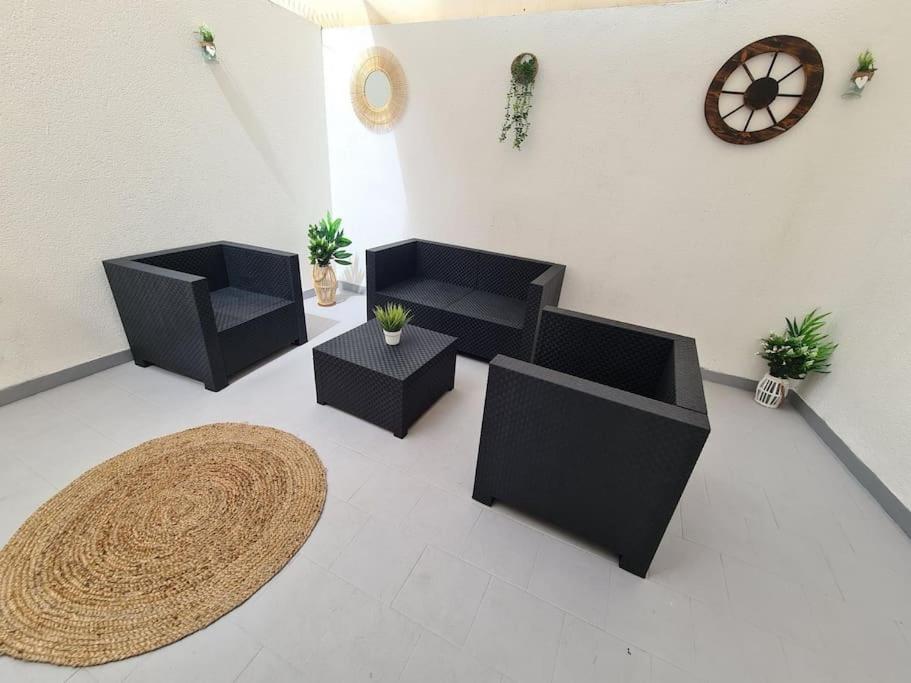 Beautiful Apartment With Patio ตอร์เรเวียคา ภายนอก รูปภาพ