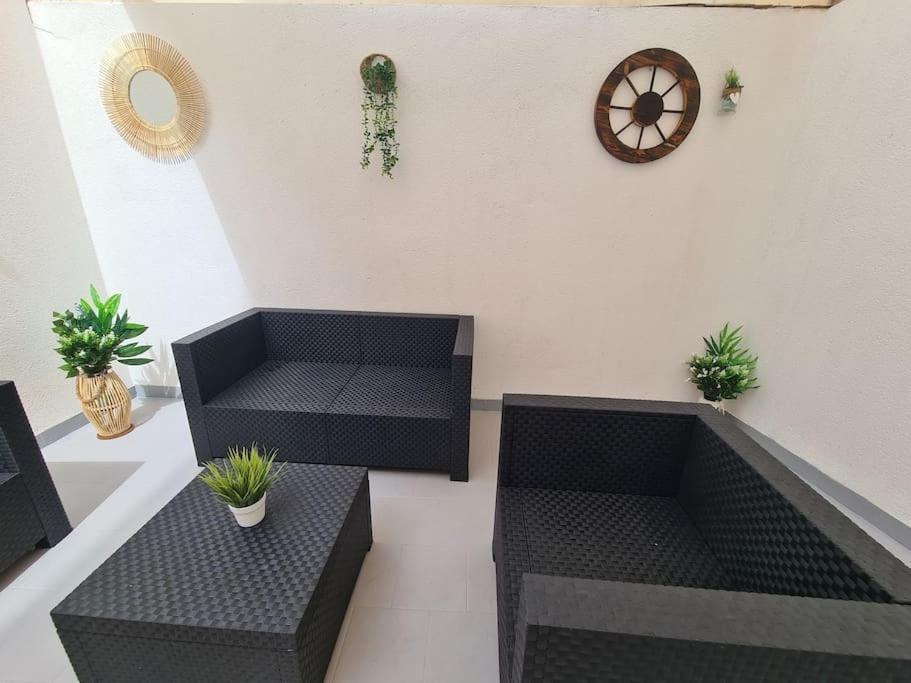 Beautiful Apartment With Patio ตอร์เรเวียคา ภายนอก รูปภาพ