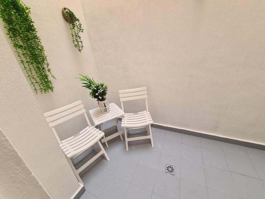 Beautiful Apartment With Patio ตอร์เรเวียคา ภายนอก รูปภาพ