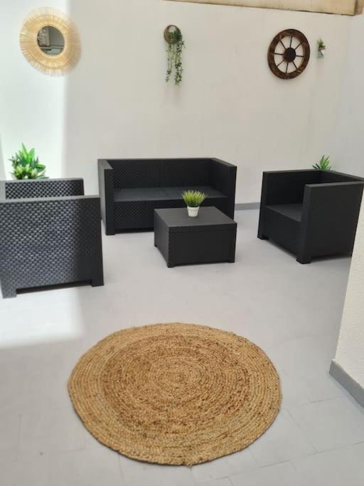 Beautiful Apartment With Patio ตอร์เรเวียคา ภายนอก รูปภาพ