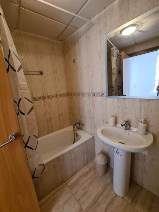 Beautiful Apartment With Patio ตอร์เรเวียคา ภายนอก รูปภาพ