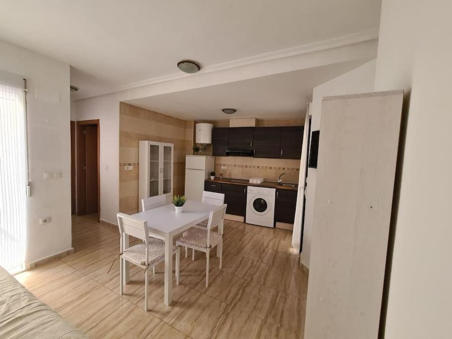 Beautiful Apartment With Patio ตอร์เรเวียคา ภายนอก รูปภาพ