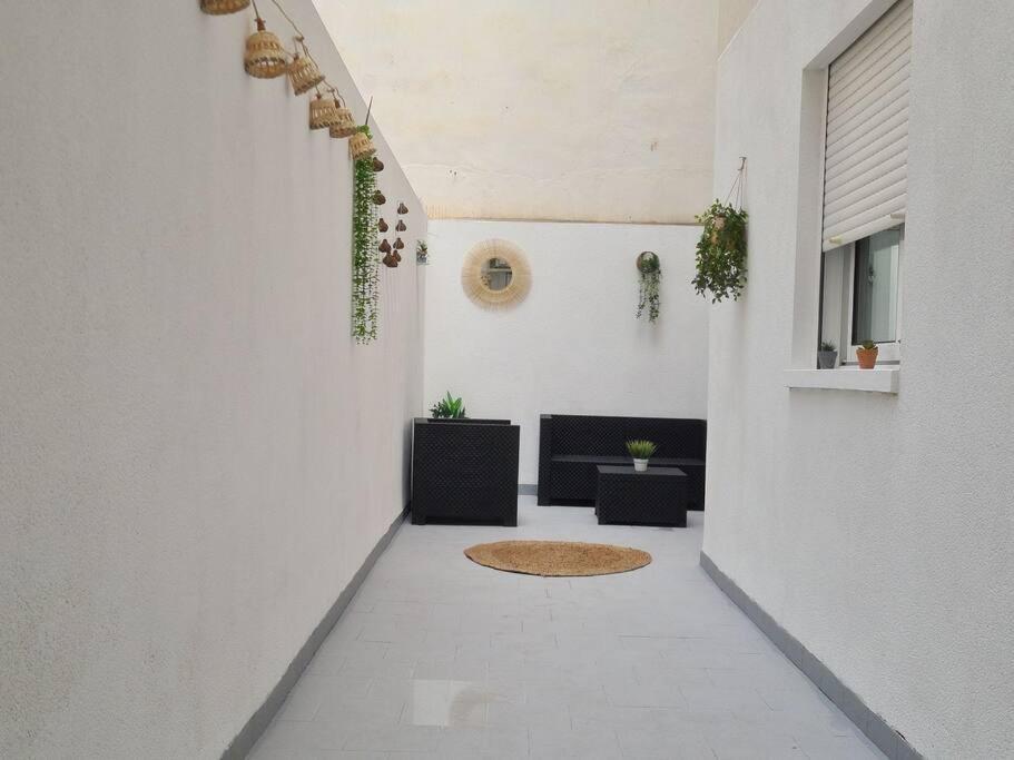 Beautiful Apartment With Patio ตอร์เรเวียคา ภายนอก รูปภาพ