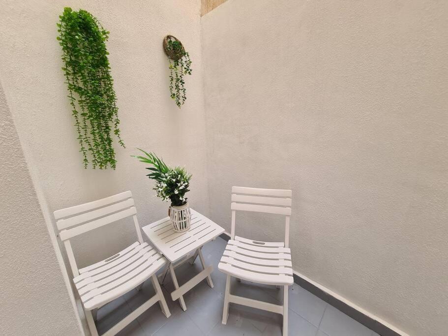 Beautiful Apartment With Patio ตอร์เรเวียคา ภายนอก รูปภาพ